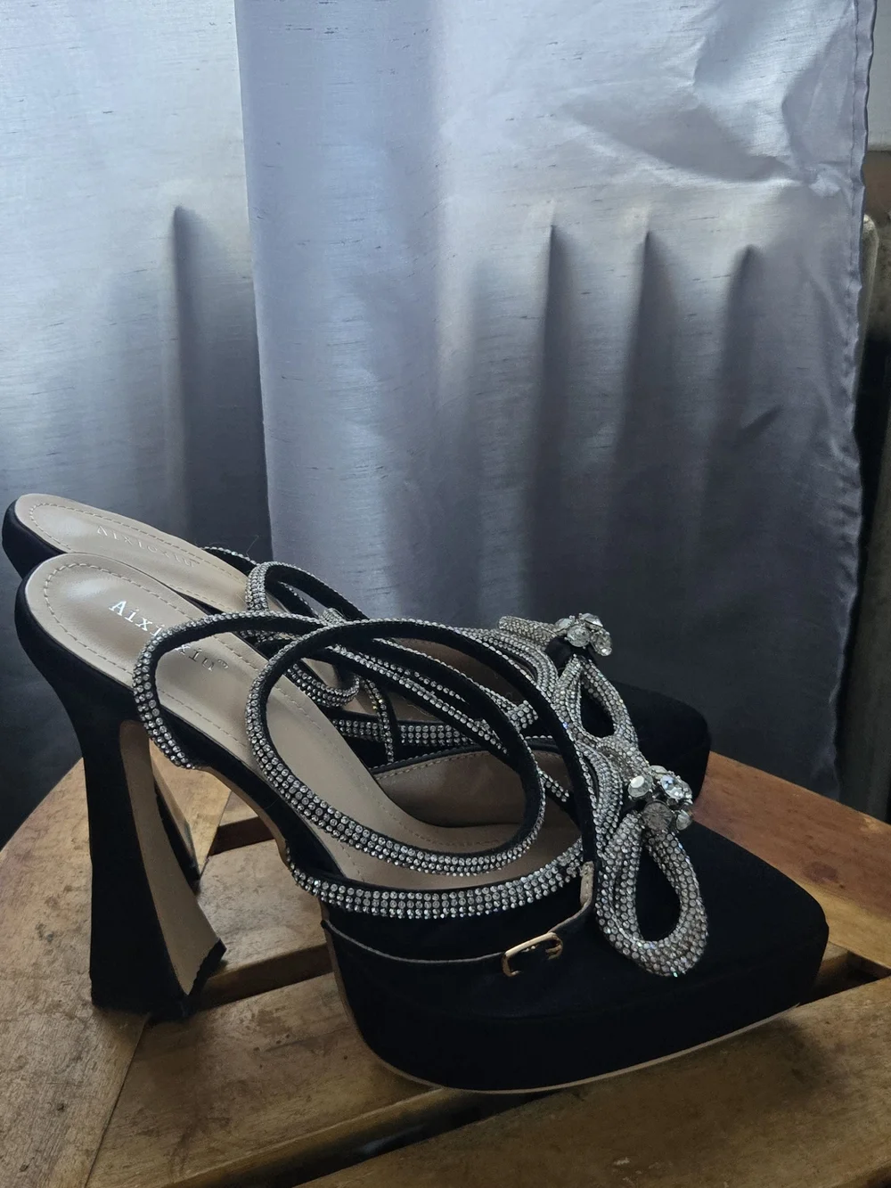 N/A elegant black